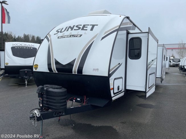 2024 CrossRoads Sunset Trail Super Lite SS330SI - New Travel Trailer For Sale by Poulsbo RV in Sumner, Washington