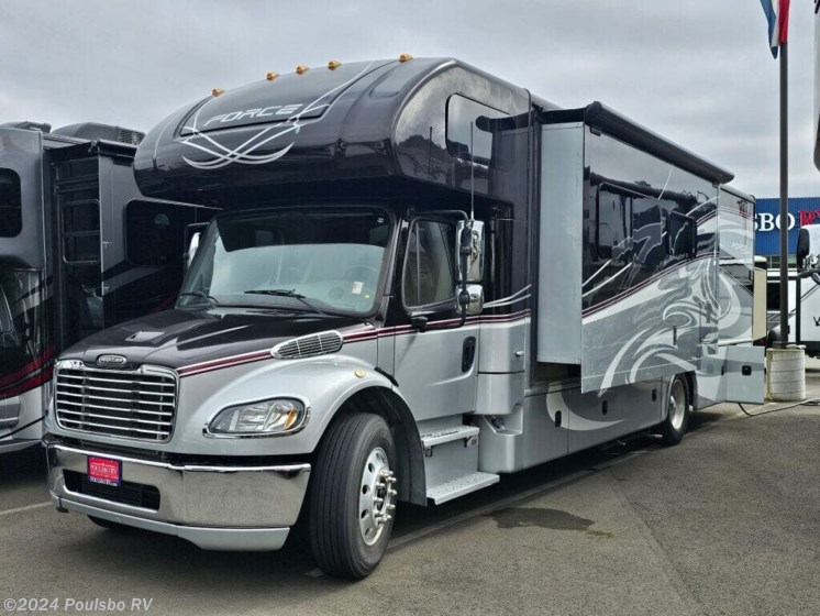 Used 2016 Dynamax Corp Force 35DS available in Sumner, Washington