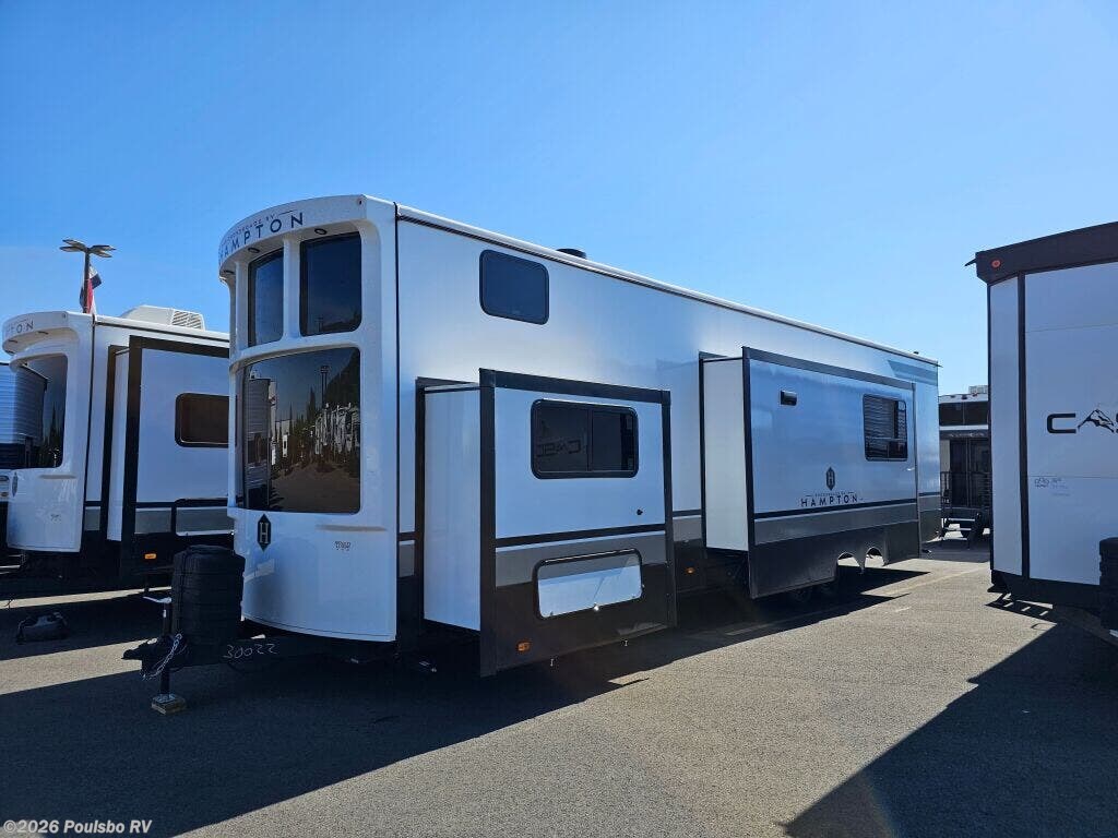 2025 CrossRoads Hampton Hampton - New Travel Trailer For Sale by Poulsbo RV in Sumner, Washington features Awning