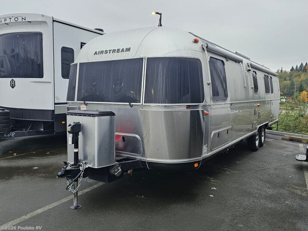 2022 Classic 33FB by Airstream from Poulsbo RV in Sumner, Washington