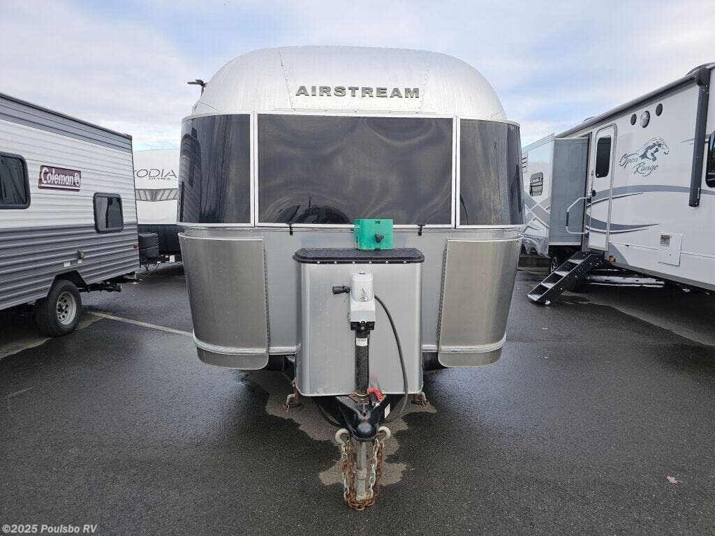 2018 Airstream International Signature 23FB - Used Travel Trailer For Sale by Poulsbo RV in Sumner, Washington features Awning