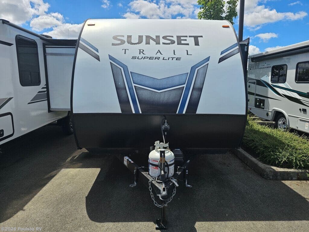 2021 CrossRoads Sunset Trail Sunset Trail - Used Travel Trailer For Sale by Poulsbo RV in Sumner, Washington features Awning