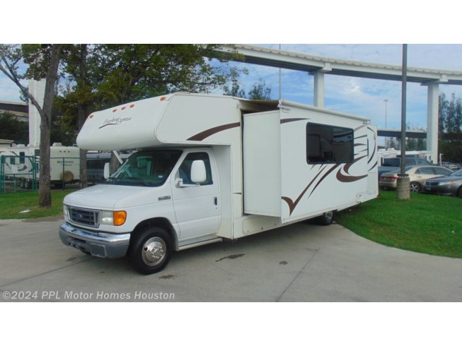 2008 Coachmen Freedom Express Tailgate 31IS RV for Sale in Houston, TX 2008 Coachmen Freedom Express Tailgate Edition