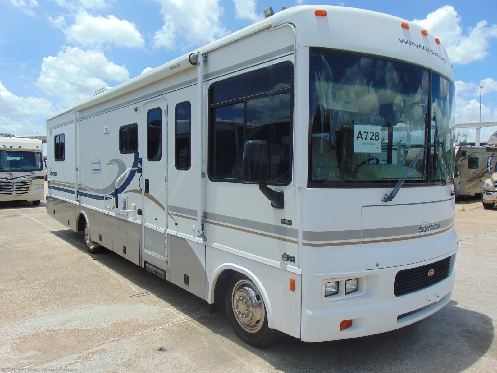 2004 Winnebago Sightseer 33L RV for Sale in Houston, TX 77074 A728