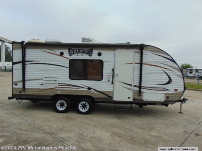 2017 Forest River Wildwood X-Lite 201BHXL RV for Sale in Houston, TX 77074 | T399 | RVUSA.com 2017 Forest River Wildwood X Lite 201bhxl