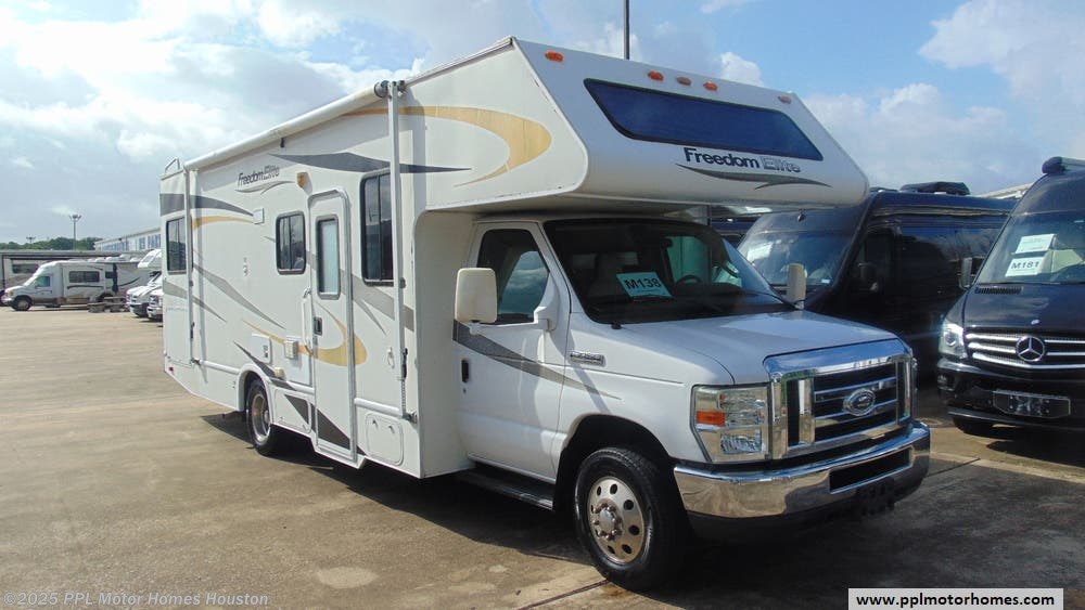 2010 Four Winds Freedom Elite 26E RV for Sale in Houston