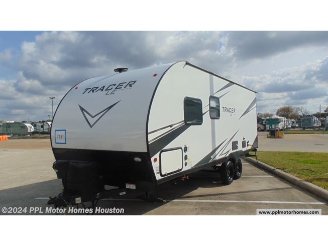 2021 Glaval Primetime Tracer Le 200BHSLE - Used Travel Trailer For Sale by PPL Motor Homes in Houston, Texas features Microwave, DVD Player, TV, Stabilizer Jacks, Bunk Beds