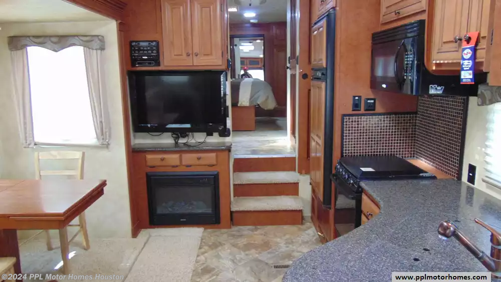 2014 Northwood Arctic Fox Silver Fox 295K RV for Sale in Houston, TX