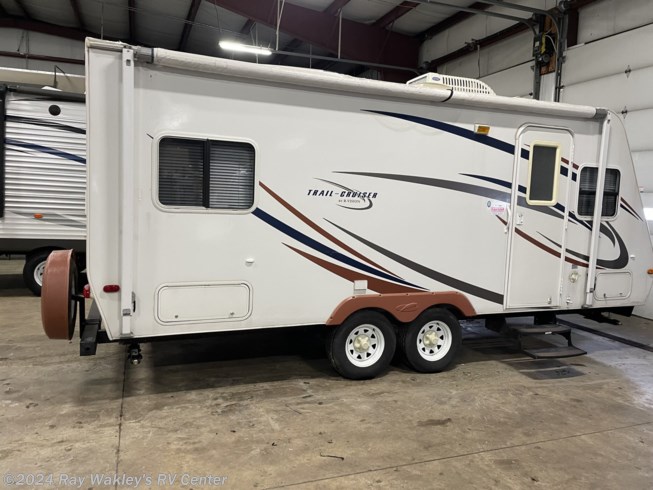 2008 R-Vision Trail-Cruiser TC19QB - Used Travel Trailer For Sale by Ray Wakley&#39;s RV Center in North East, Pennsylvania features Toilet, Smoke Detector, Shower, Power Roof Vent, Skylight