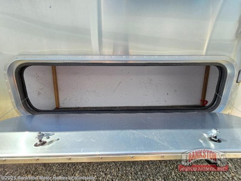 2023 Flying Cloud 27FB Twin by Airstream from Bankston Motor Homes of Huntsville in Huntsville, Alabama