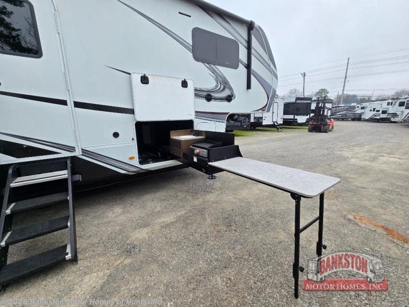 2022 Solitude 375RES by Grand Design from Bankston Motor Homes of Huntsville in Huntsville, Alabama
