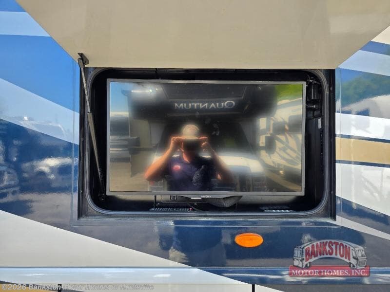2014 Adventurer 32H by Winnebago from Bankston Motor Homes of Huntsville in Huntsville, Alabama