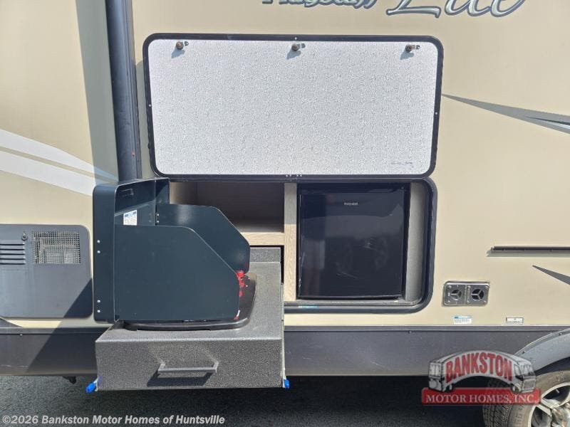 2021 Flagstaff Micro Lite 25FKS by Forest River from Bankston Motor Homes of Huntsville in Huntsville, Alabama