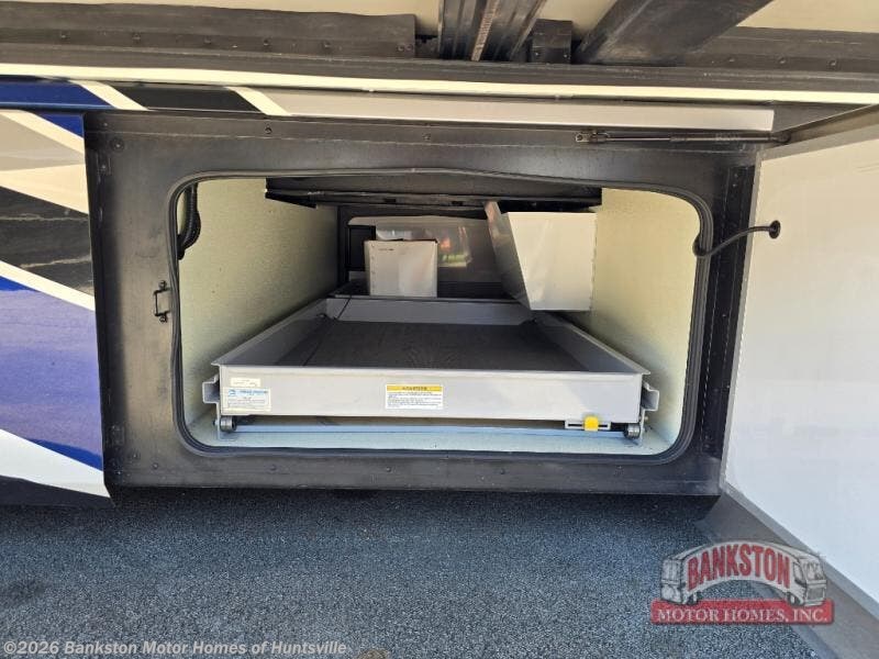 Used 2018 American Coach Revolution 42Q available in Huntsville, Alabama