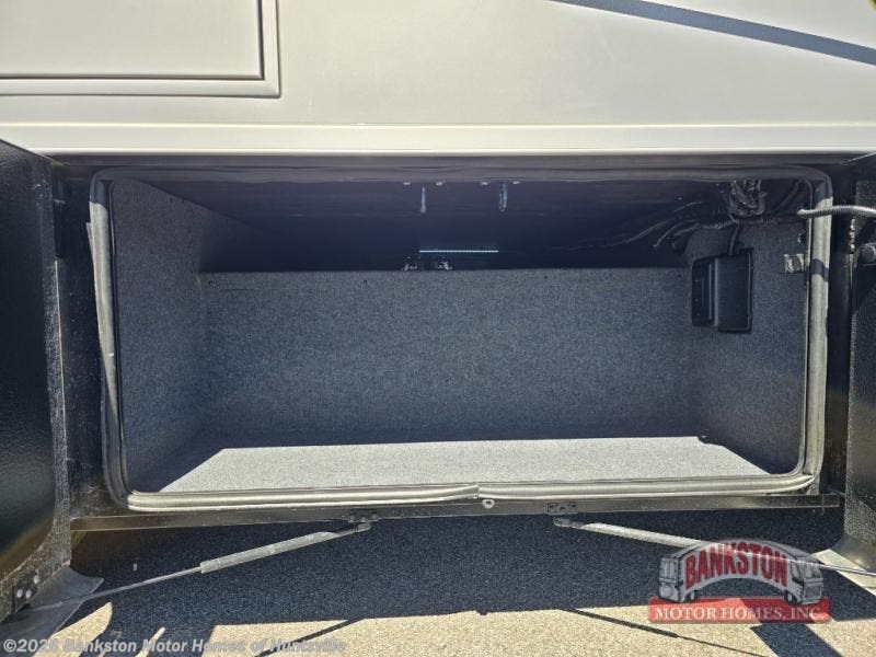 New 2026 Newmar Freedom Aire 2515 available in Huntsville, Alabama