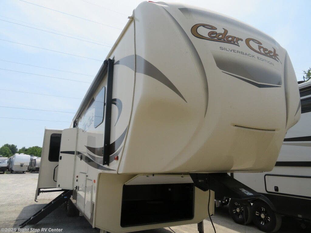 2017 Forest River Cedar Creek Silverback 33RK RV for Sale in Lebanon