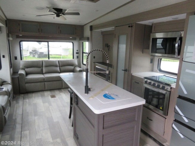 2023 Chaparral Lite 336TSIK by Coachmen from Right Stop RV Center in Lebanon Junction, Kentucky