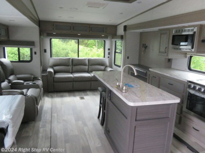 2023 Chaparral Lite 30RLS by Coachmen from Right Stop RV Center in Lebanon Junction, Kentucky