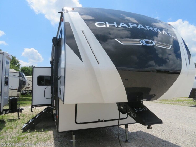 New 2024 Chaparral 30RLS available in Lebanon Junction, Kentucky