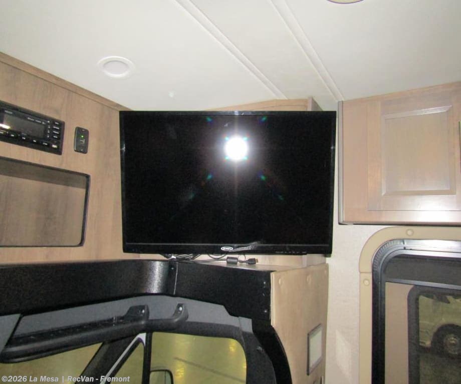 Used 2020 Dynamax Corp ISATA 24FW available in Fremont, California