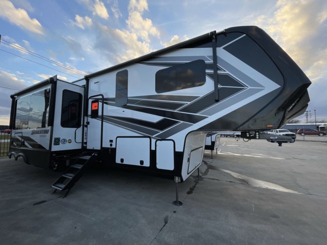 New 2022 Grand Design Momentum 397TH-R available in Fort Worth, Texas