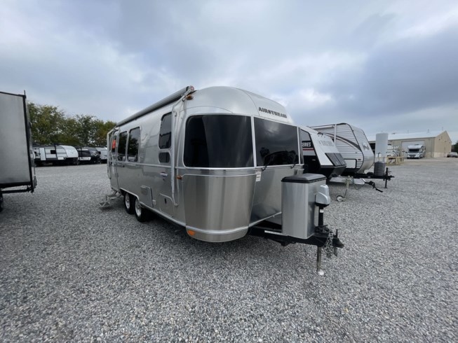 Used 2018 Airstream International Signature 23FB available in Rockwall, Texas