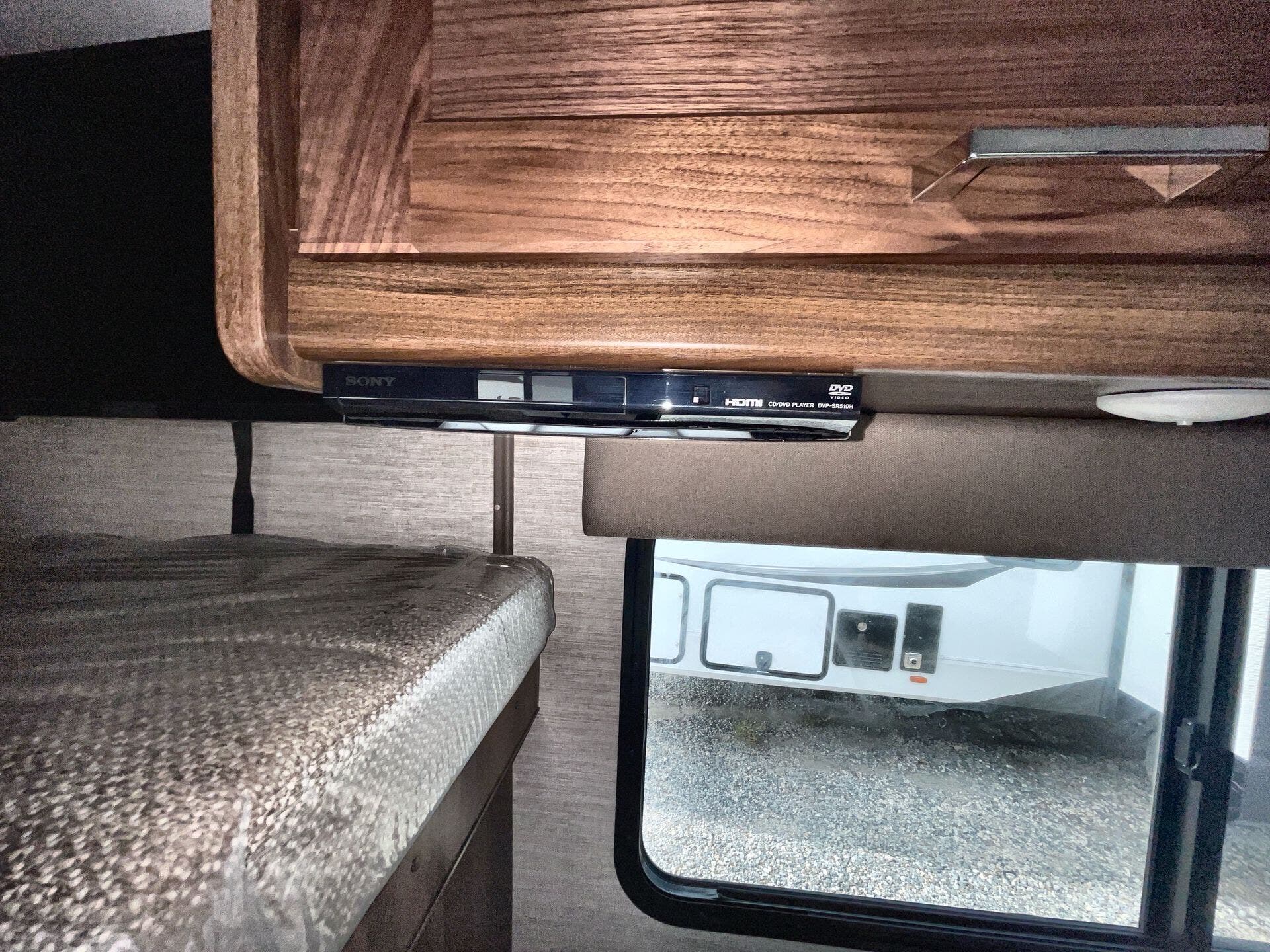 2025 Ford E-450 photo 13