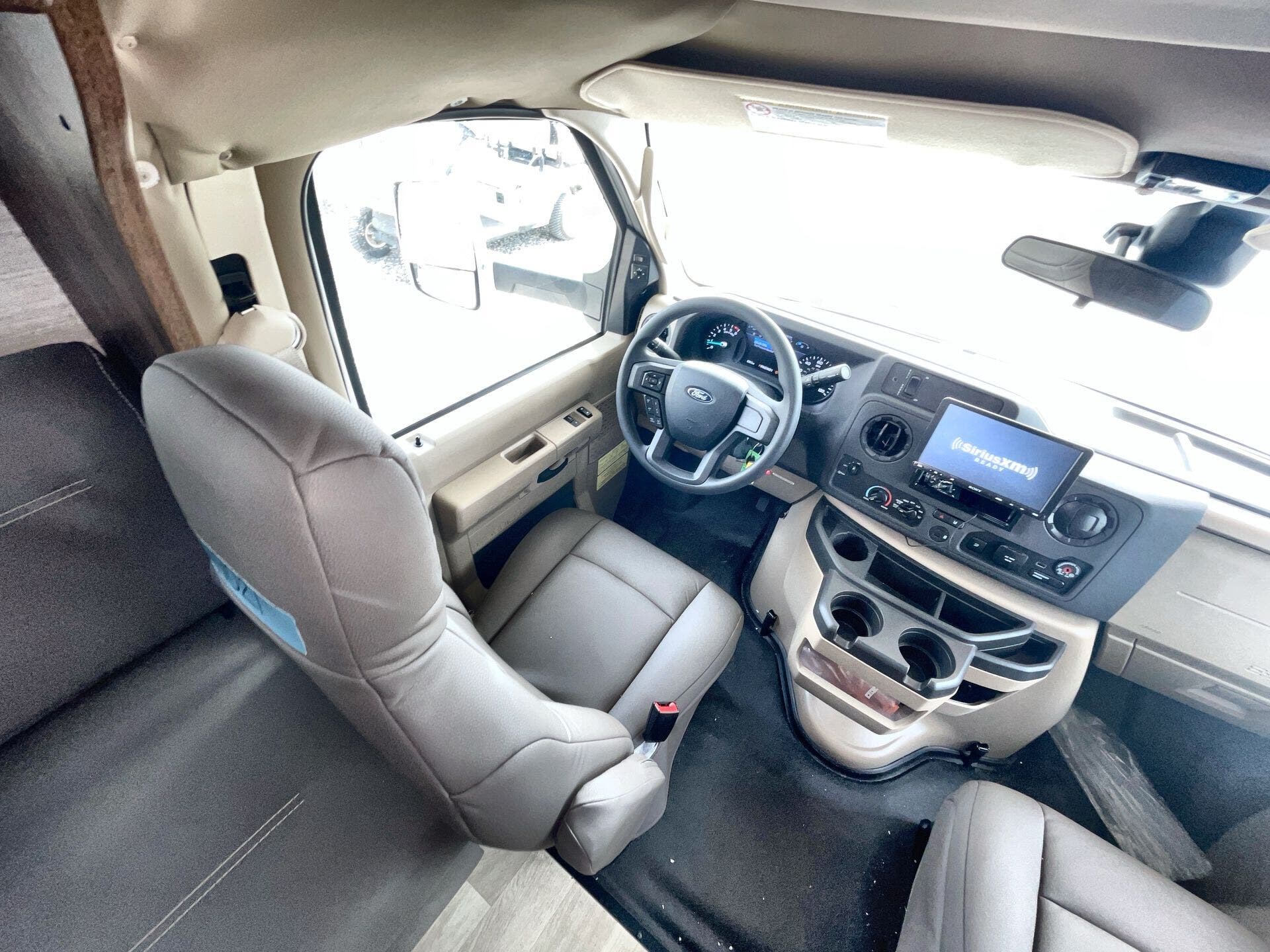 2025 Ford E-450 photo 22