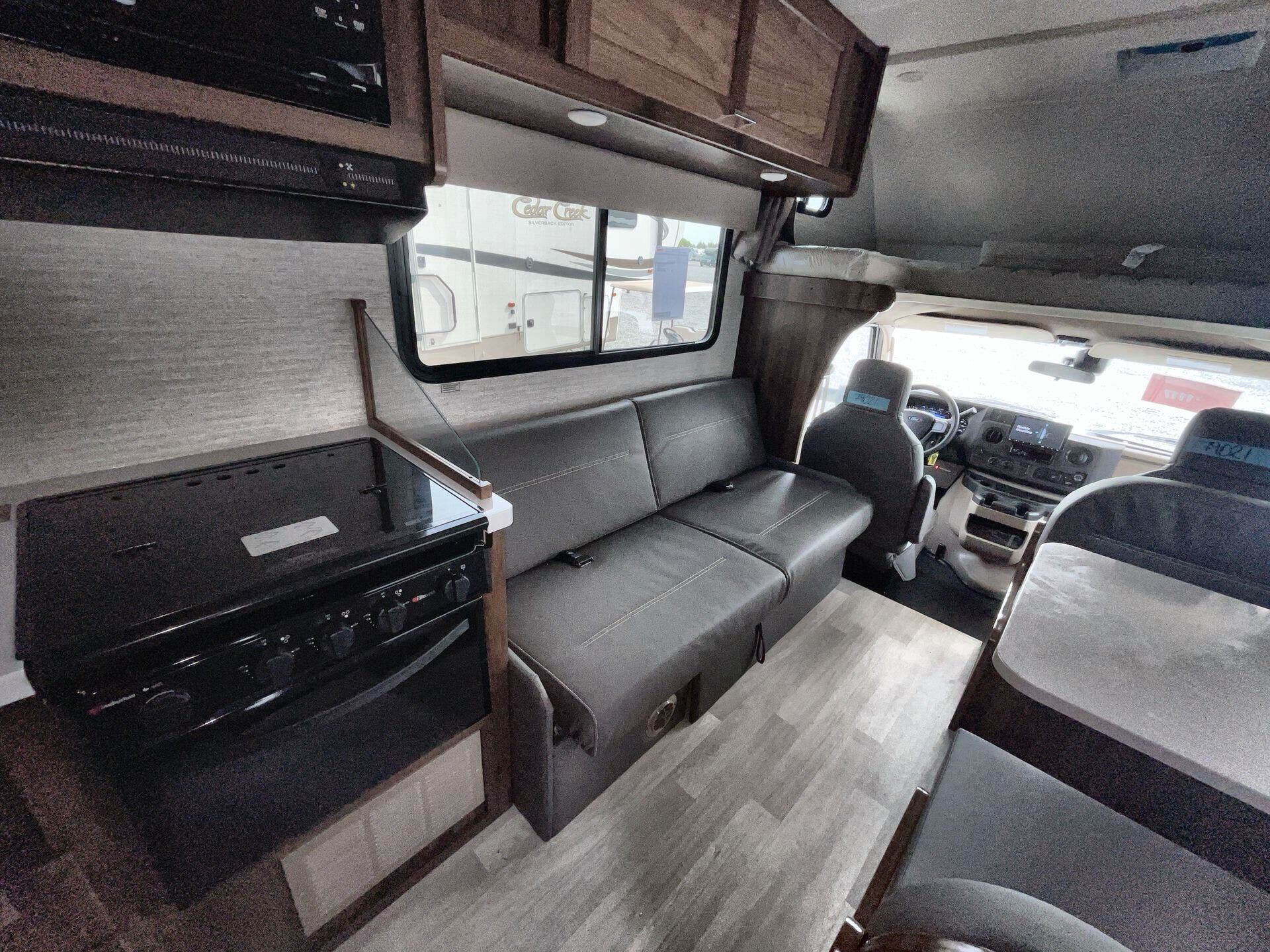 2025 Ford E-450 photo 3