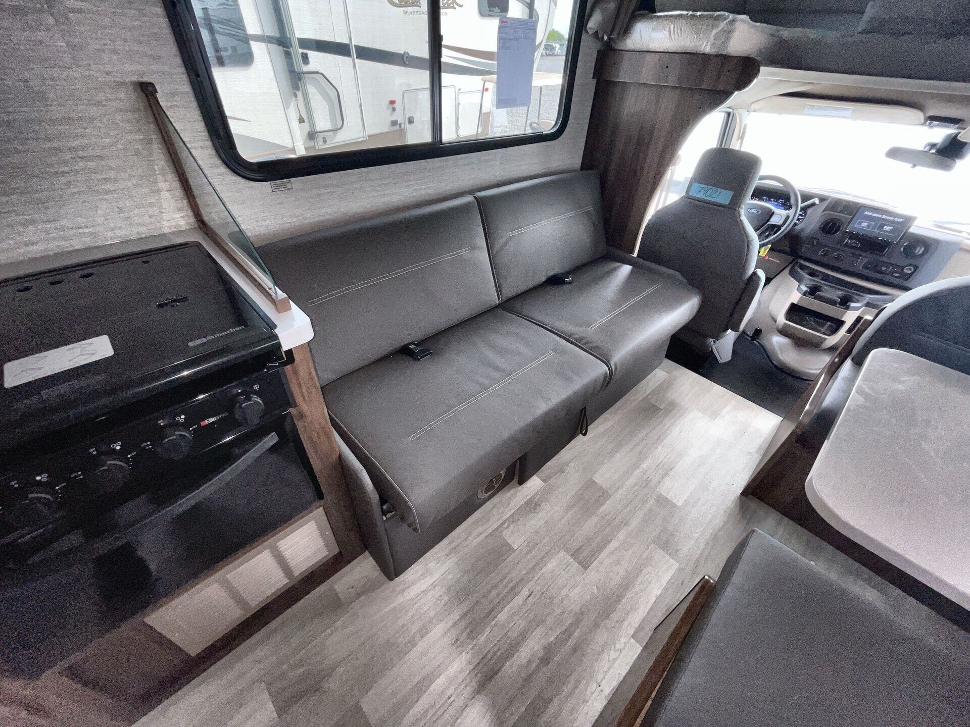 2025 Ford E-450 photo 10