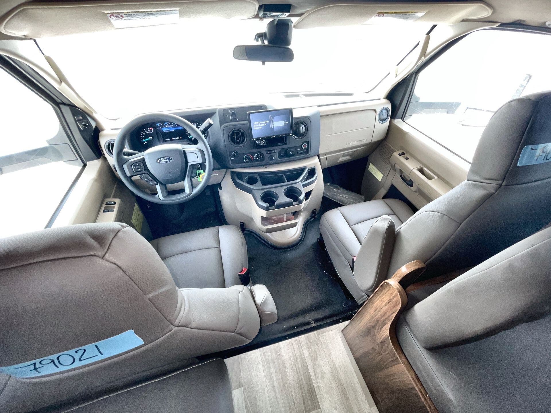2025 Ford E-450 photo 20