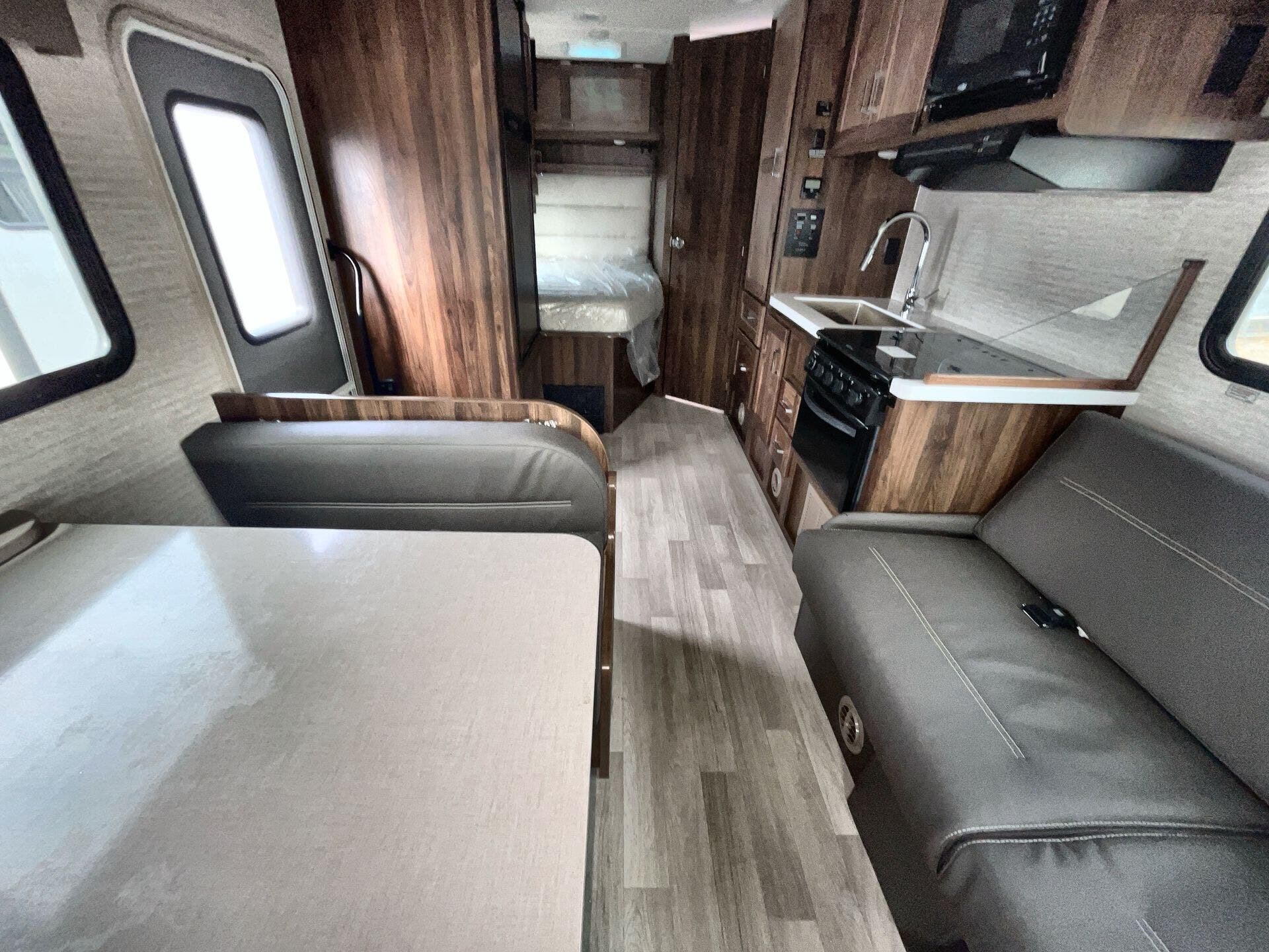 2025 Ford E-450 photo 4