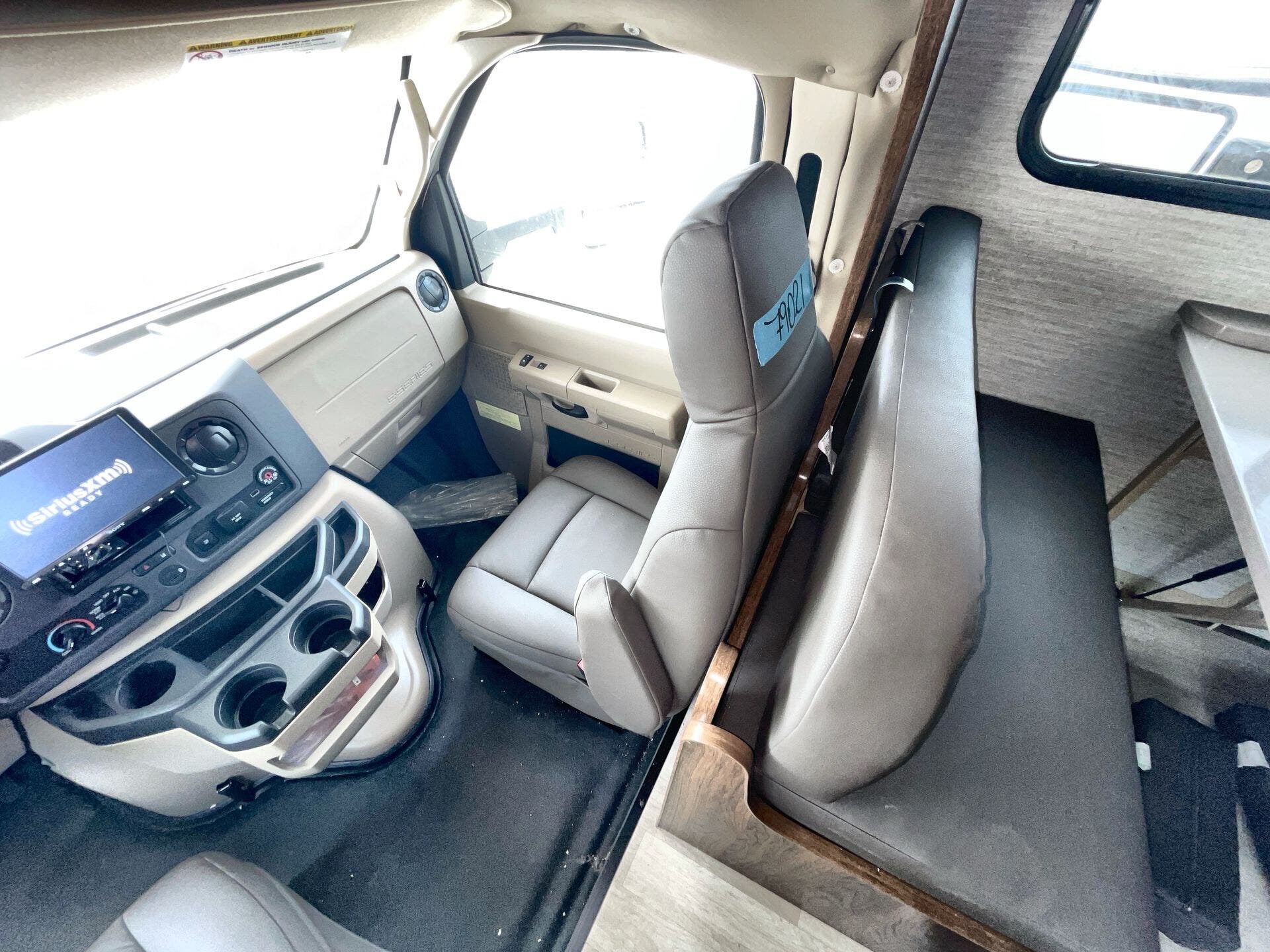 2025 Ford E-450 photo 21