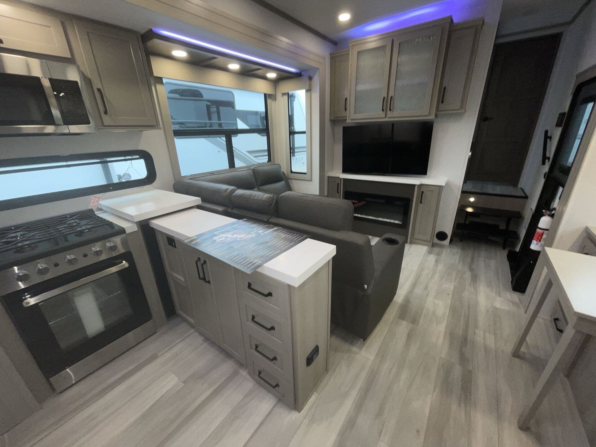 2025 Grand Design Recreational Momentum Wide Body photo 4