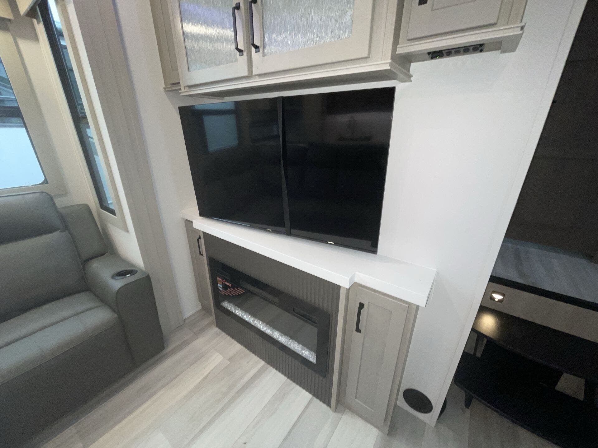 2025 Grand Design Recreational Momentum Wide Body photo 11