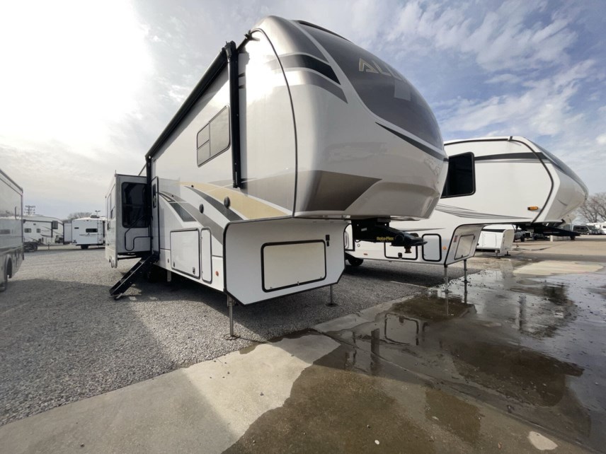 Used 2021 Alliance RV Paradigm 372RK available in Rockwall, Texas