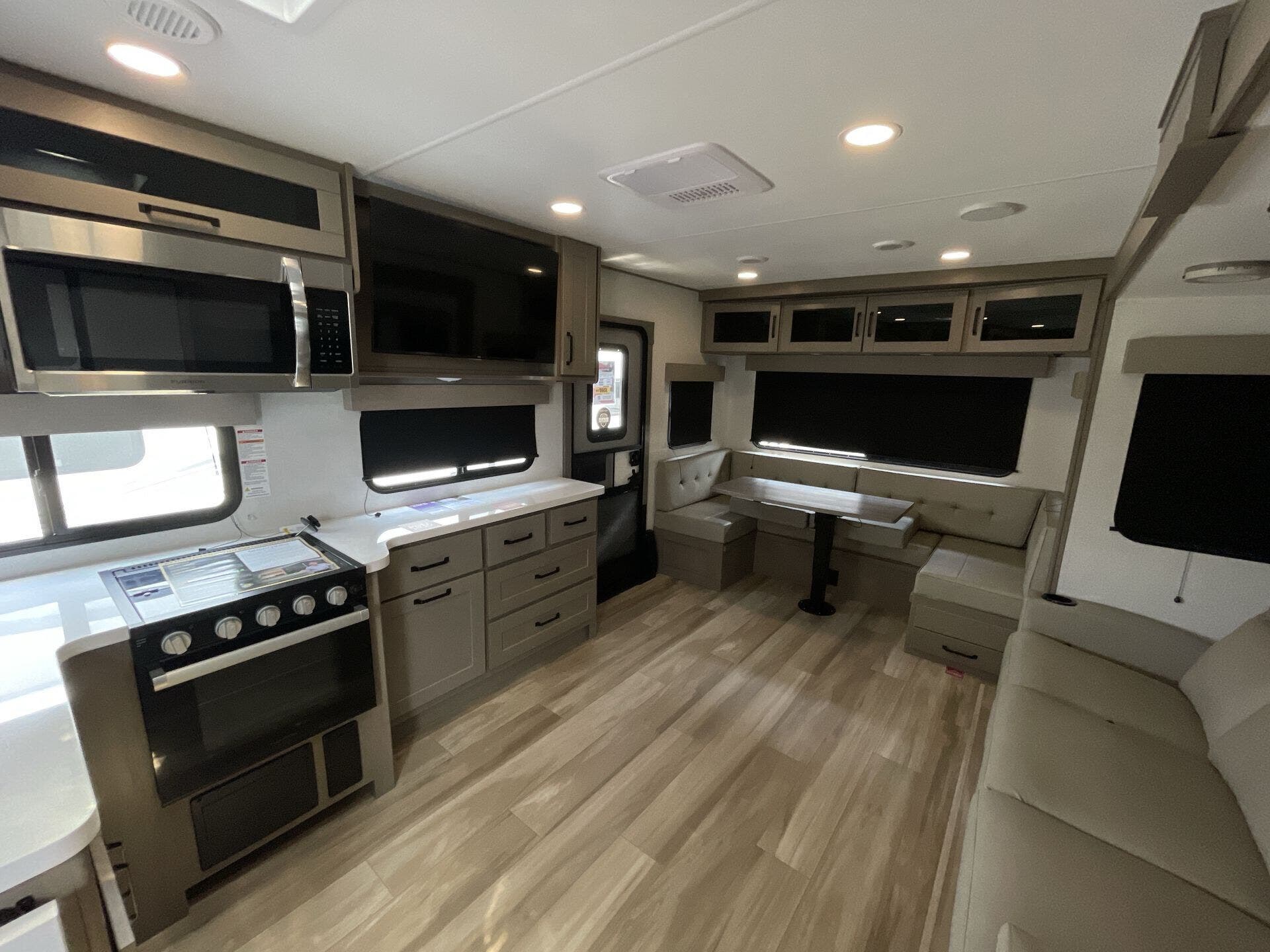 2025 Grand Design Recreational Reflection Narrow Body photo 3