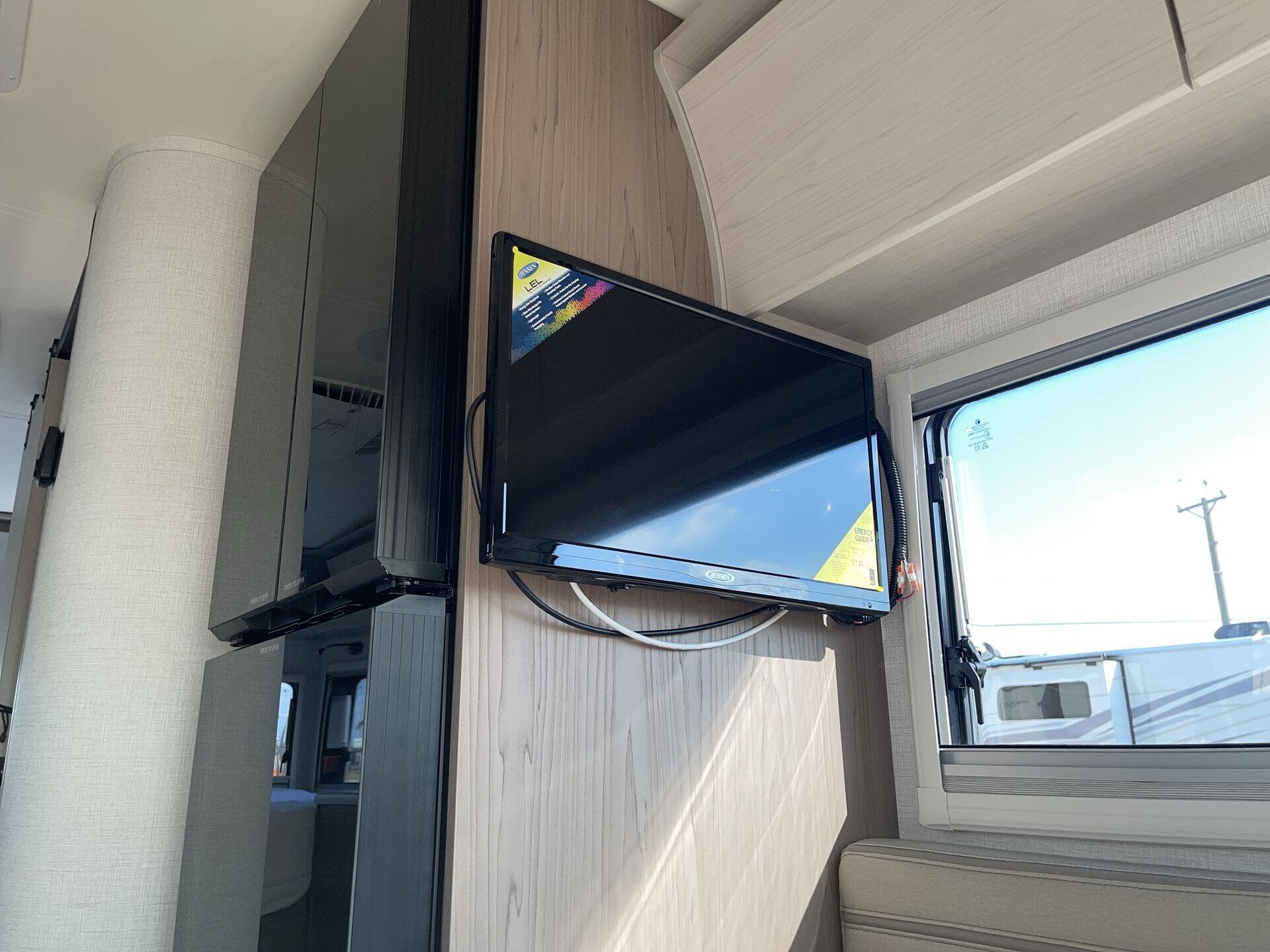 2025 Grand Design Recreational Silhouette Narrow Body photo 8