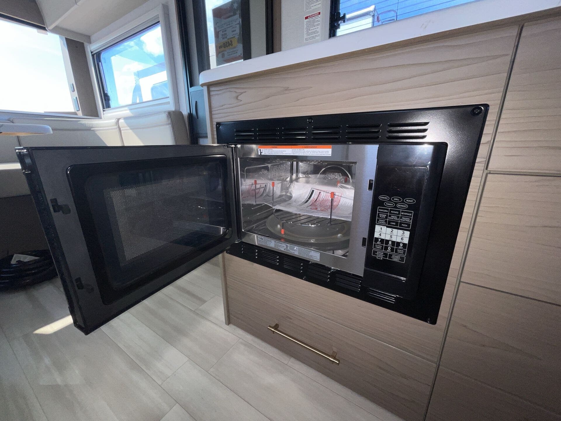 2025 Grand Design Recreational Silhouette Narrow Body photo 2
