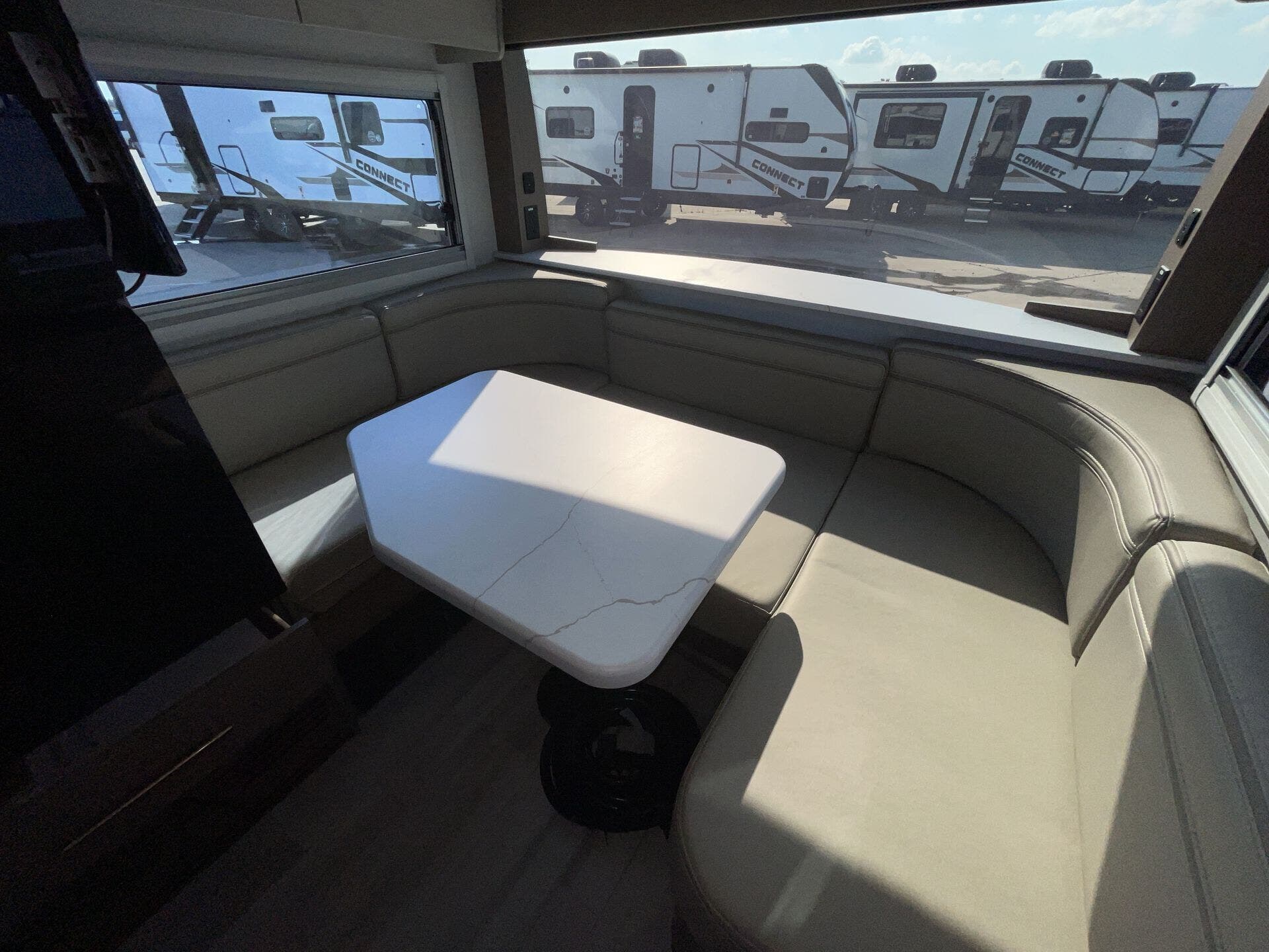 2025 Grand Design Recreational Silhouette Narrow Body photo 7