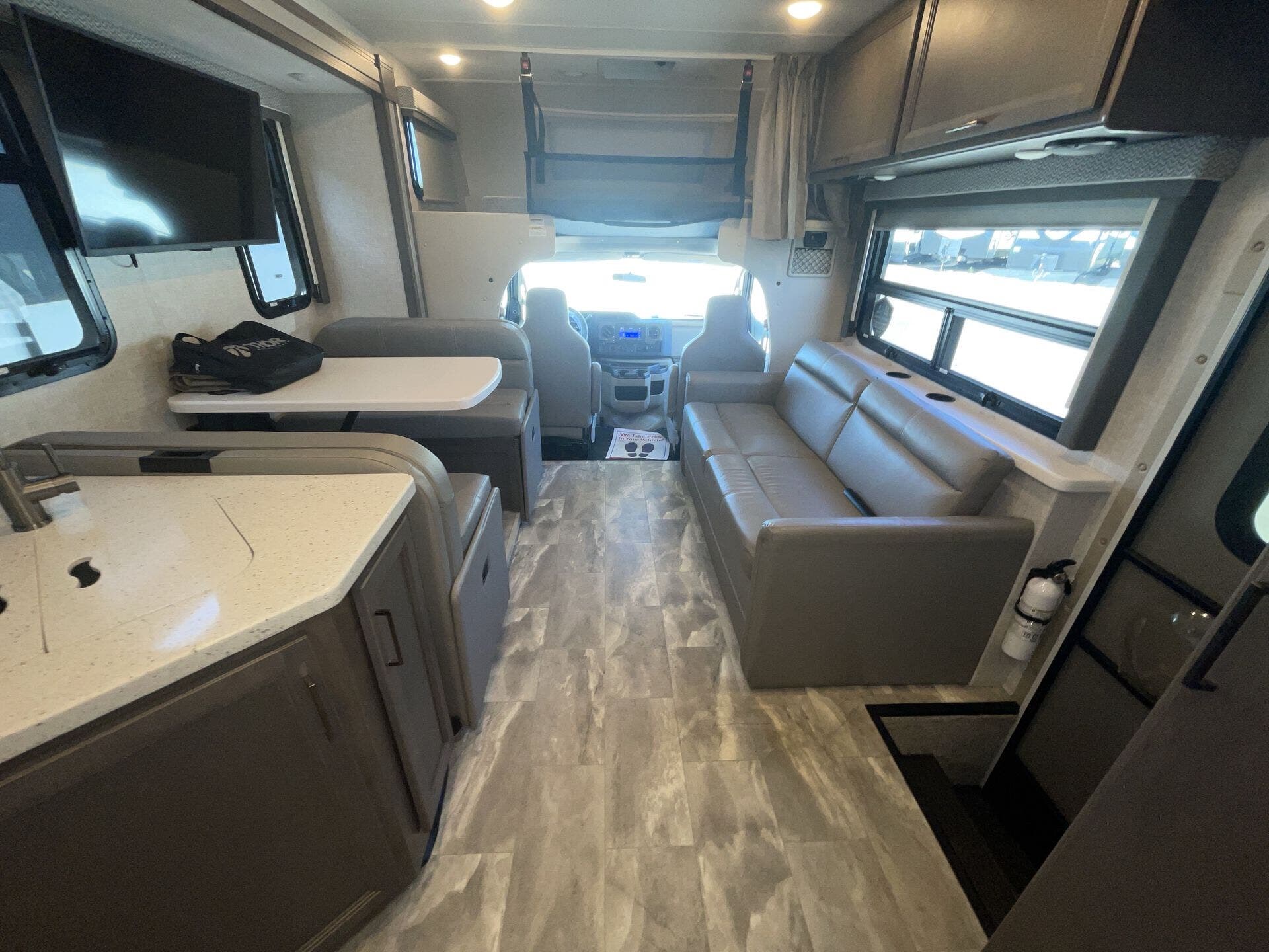 2023 Ford E-450 photo 3
