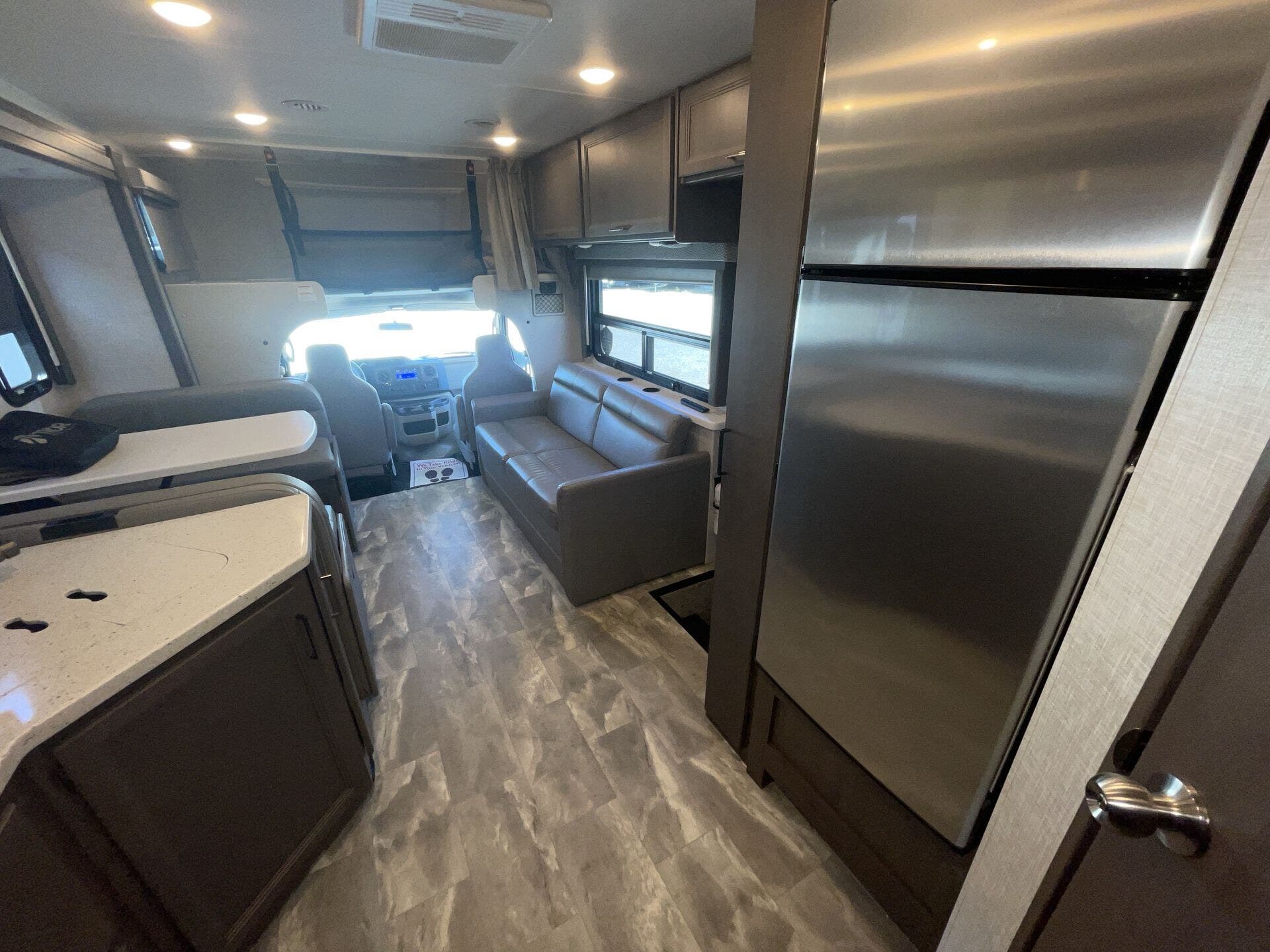 2023 Ford E-450 photo 5