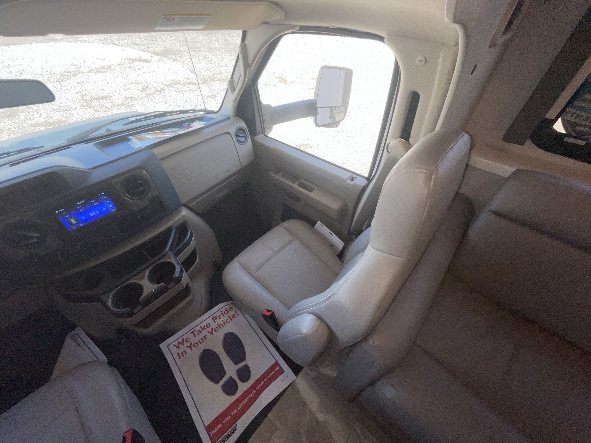 2023 Ford E-450 photo 26
