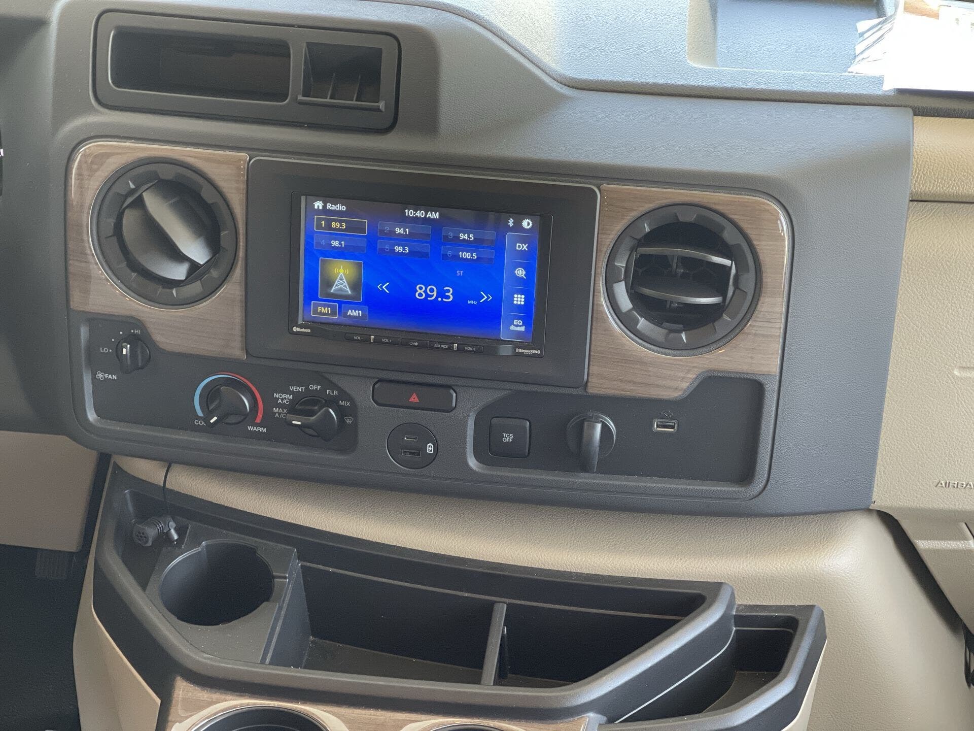 2023 Ford E-450 photo 29