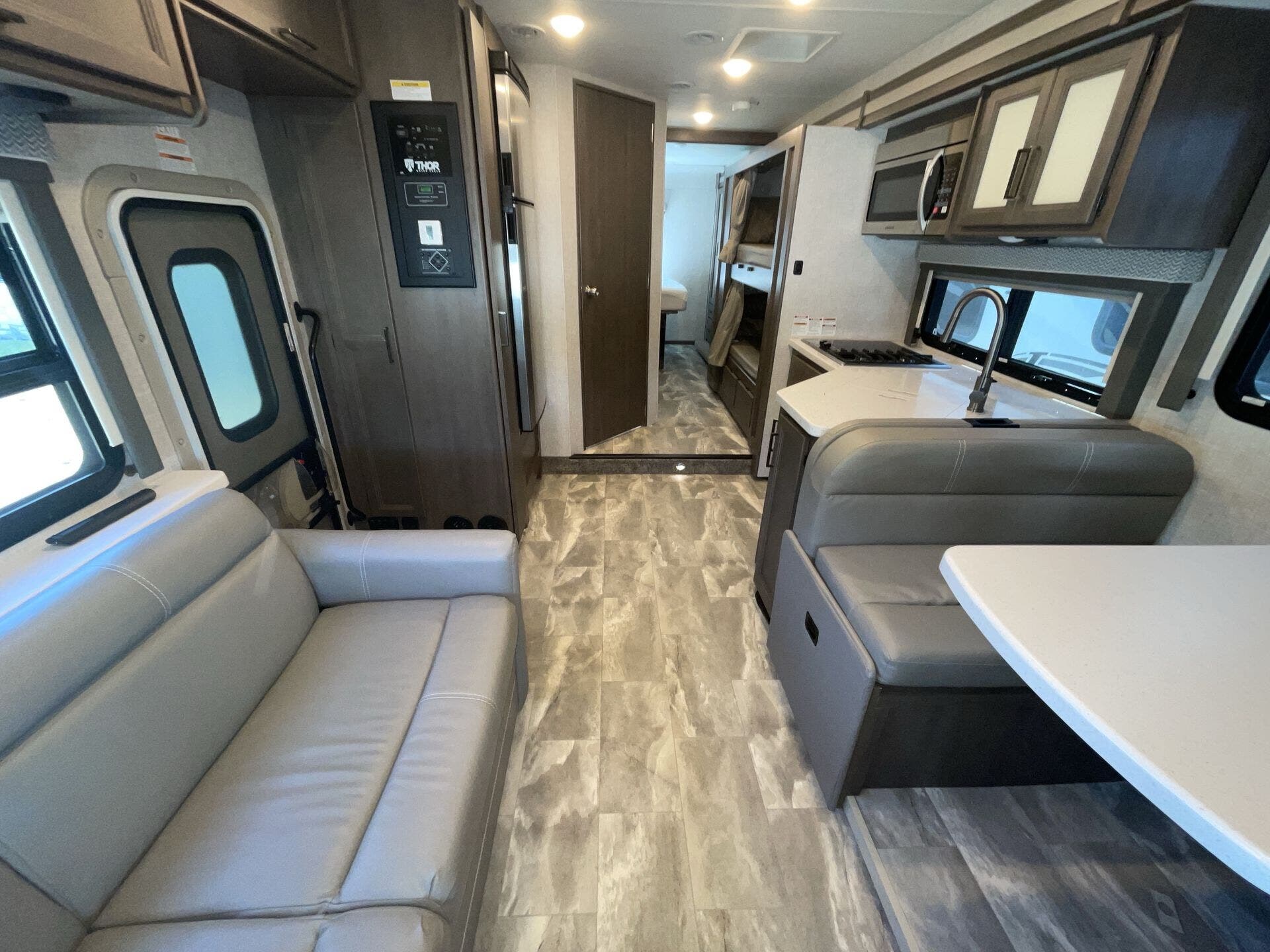 2023 Ford E-450 photo 4