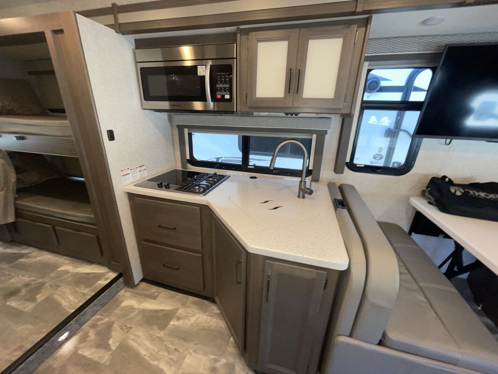 2023 Ford E-450 photo 2