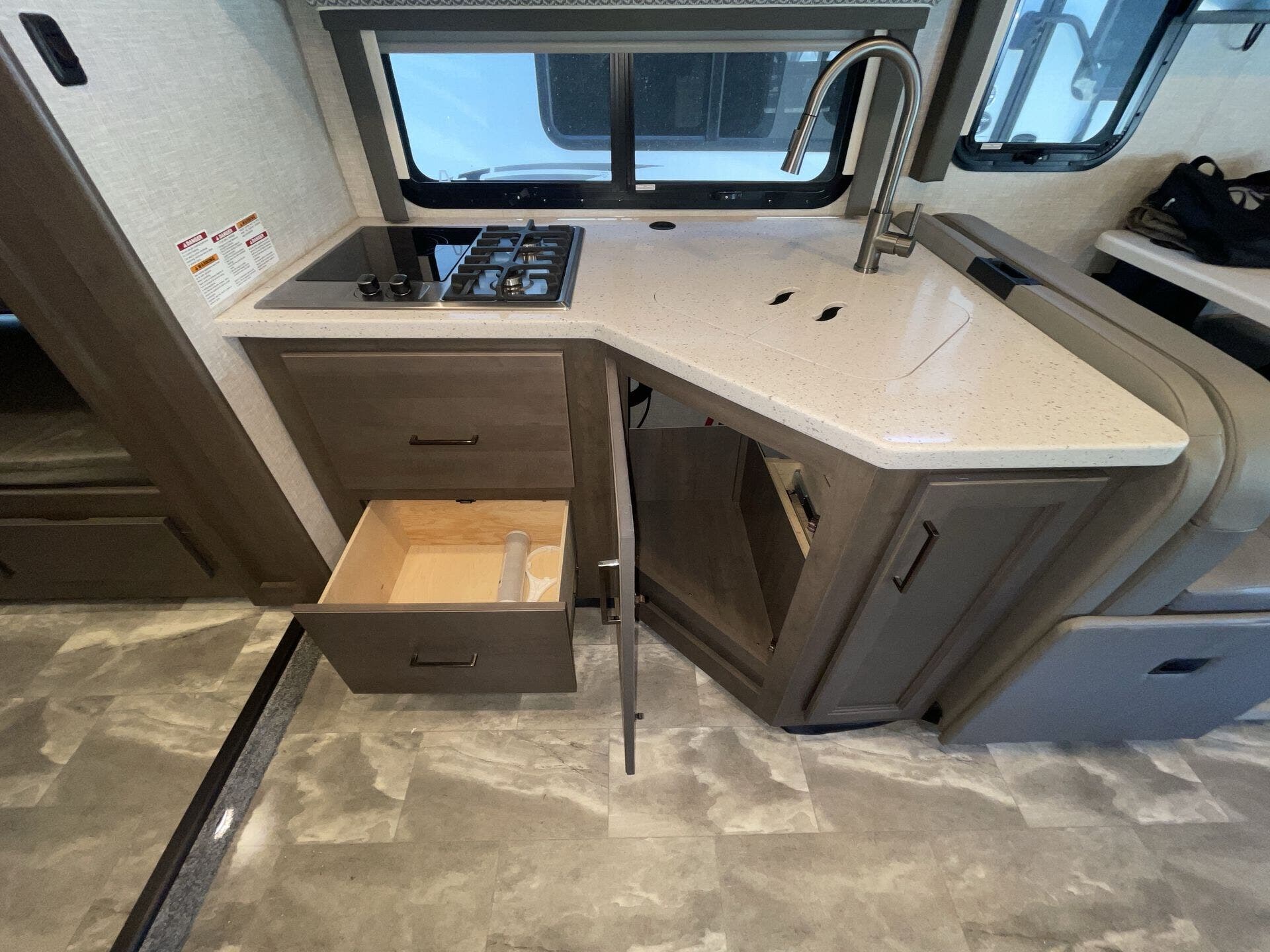 2023 Ford E-450 photo 13