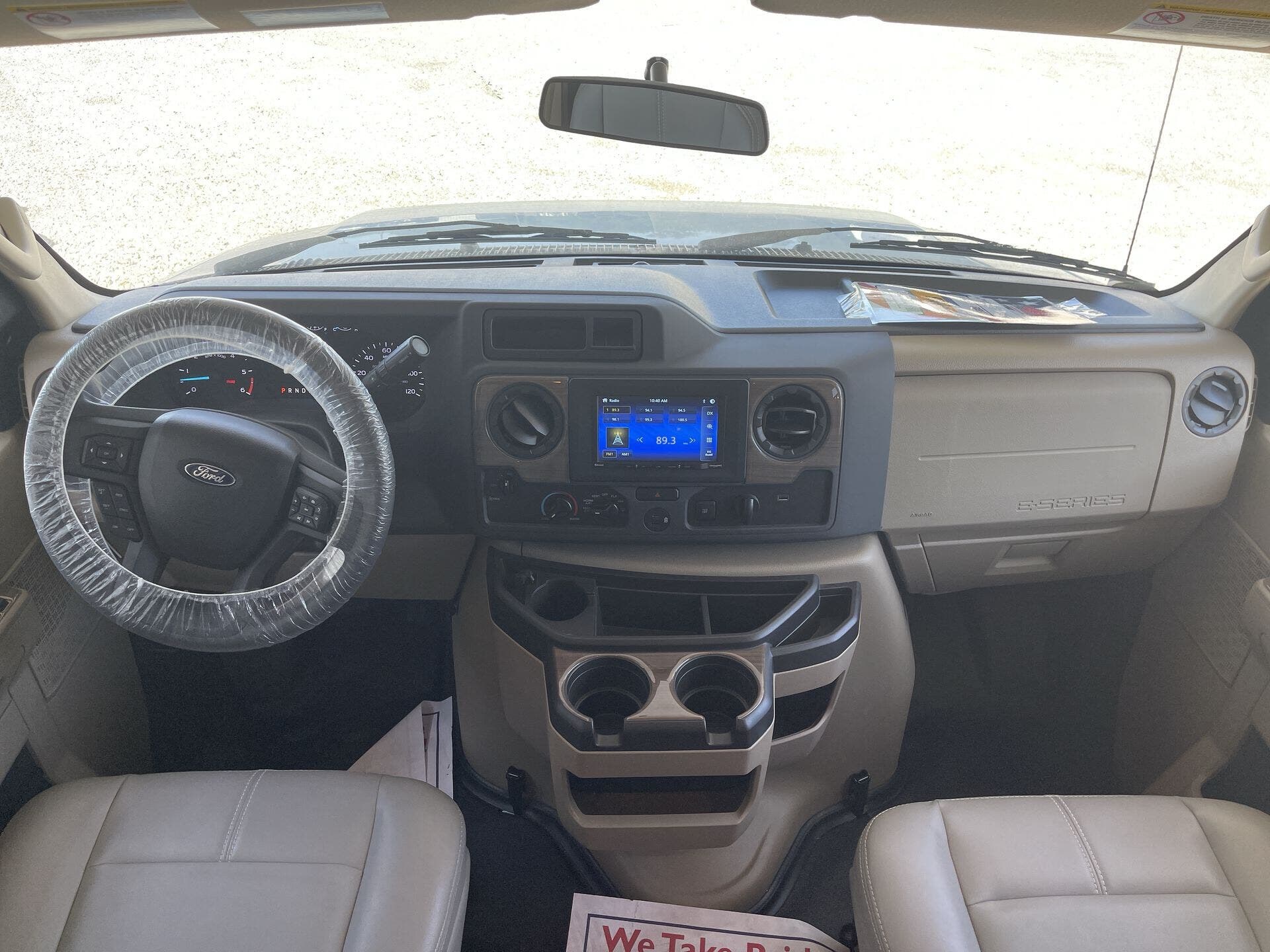 2023 Ford E-450 photo 28