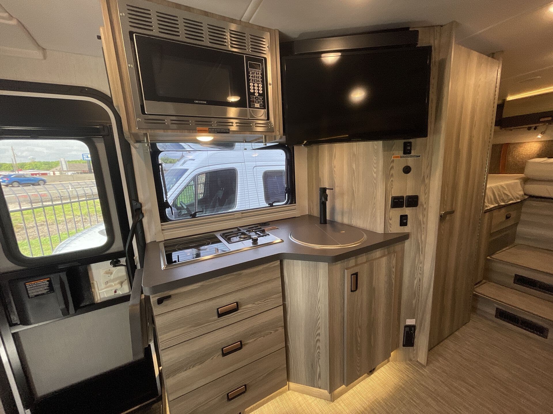 2025 Mercedes Benz Sprinter 3500 photo 2