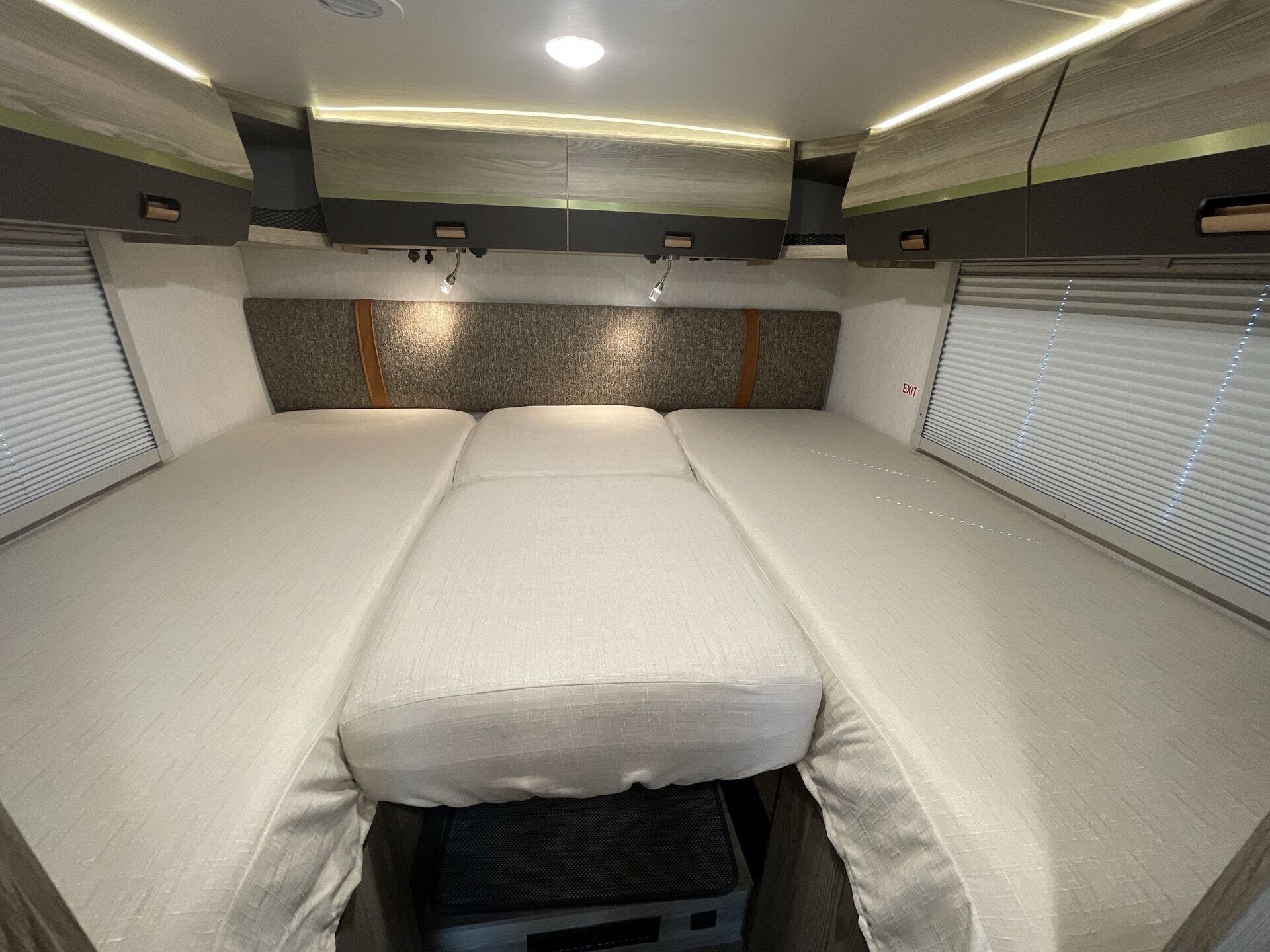 2025 Mercedes Benz Sprinter 3500 photo 12